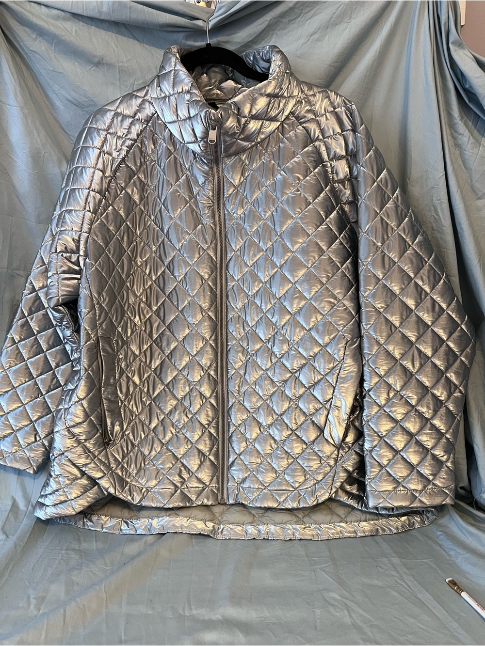 ATHLETA WHISPER FEATHERLESS METALLIC SILVER JACKET SIZE 1X